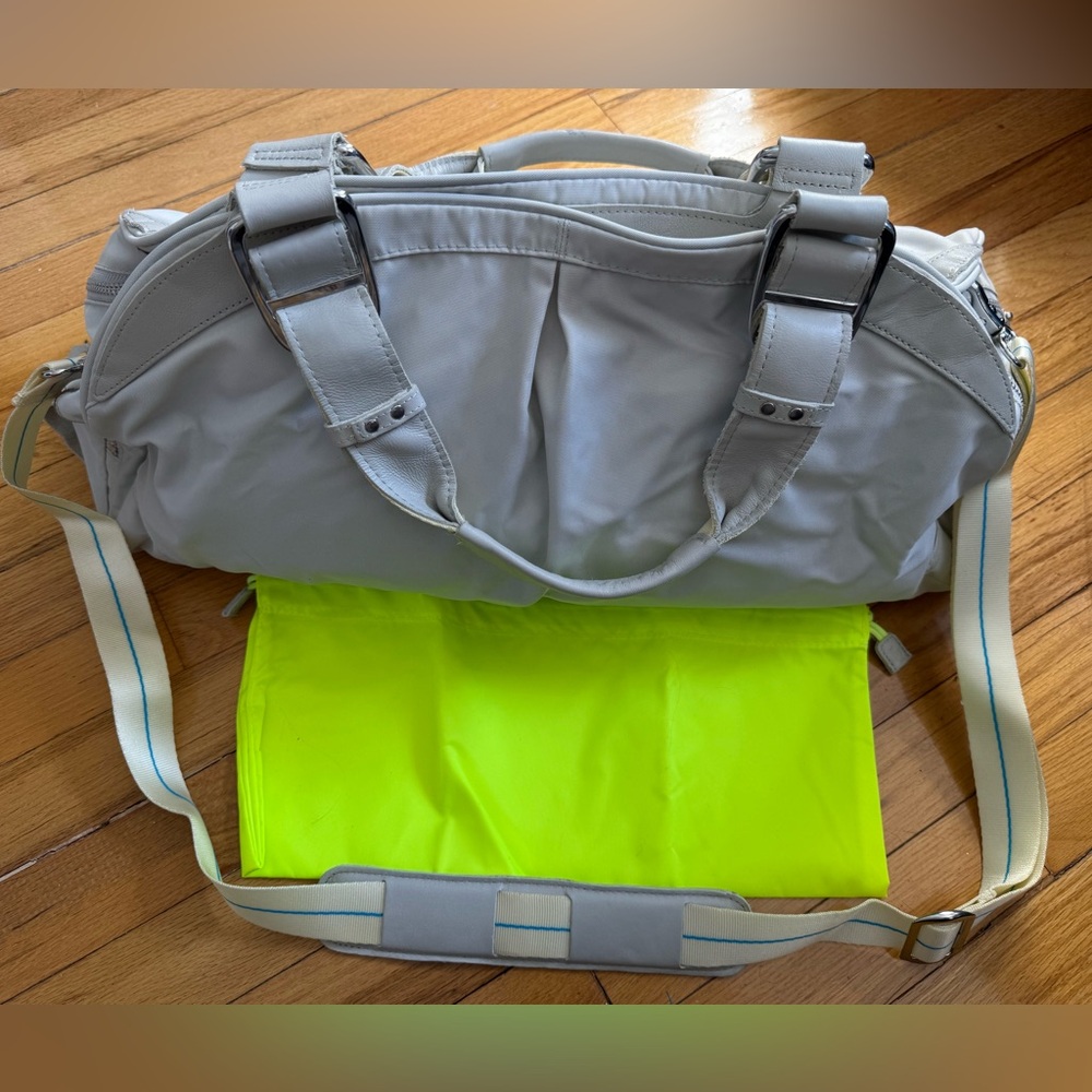 Nike Women's Travel Bag in Gray and Neon Yellow